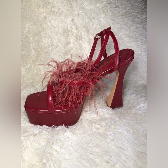 VENUS Red Platform Heels with Feather Detail NWOT size 9 - Picture 3 of 15
